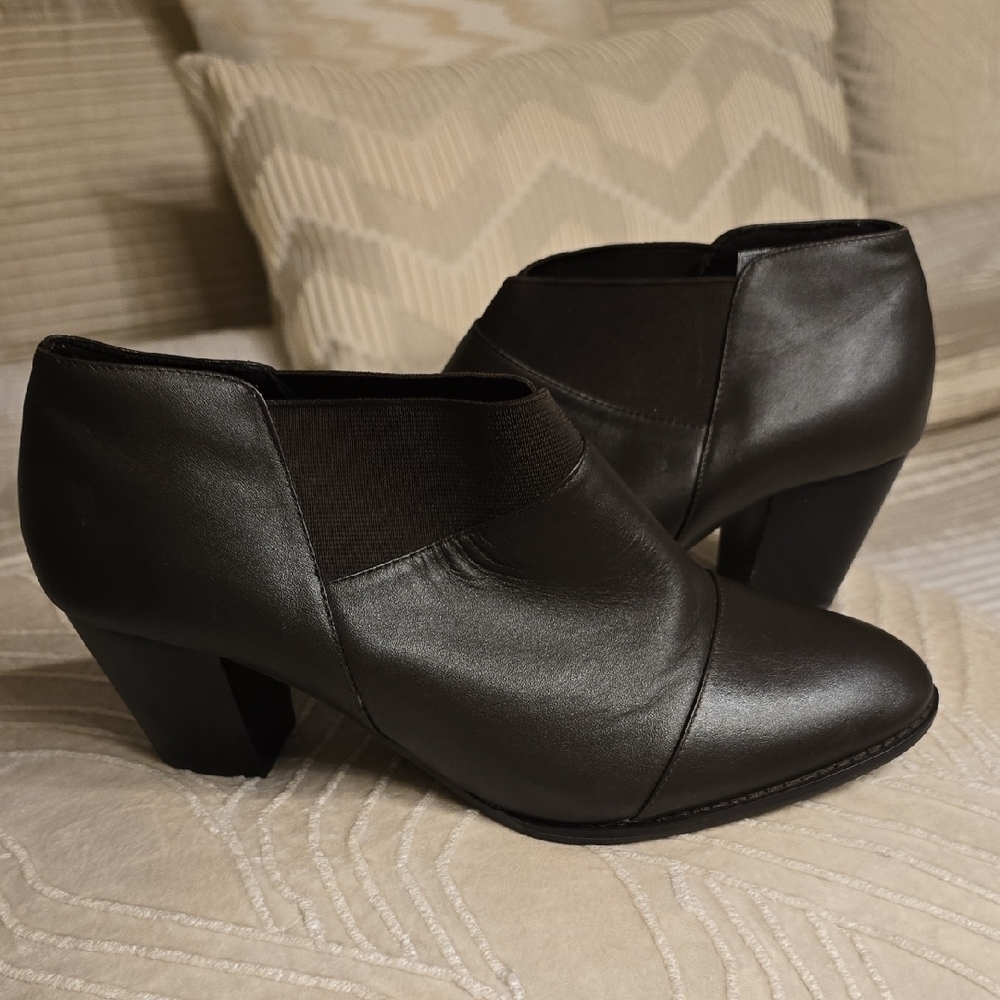 Vionic Leather Dark Brown Ankle Booties Size 10